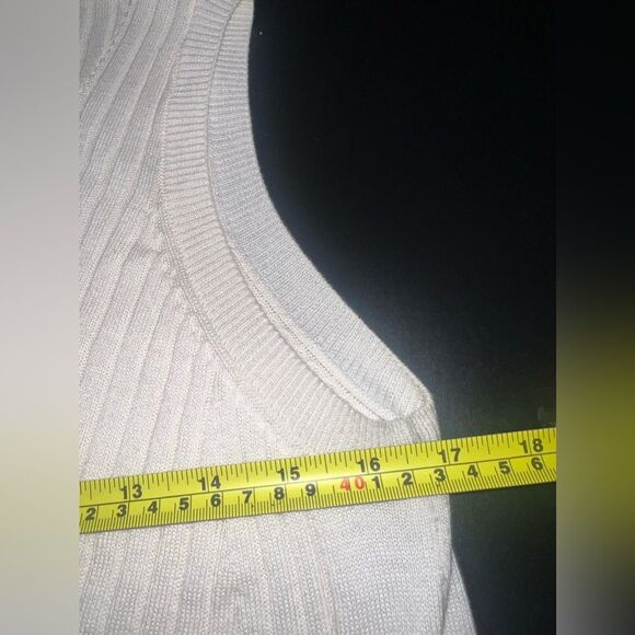 Michael Stars Cream Ribbed Silk Blend Mock Neck Sweater Vest Size Medium EUC - Picture 8 of 9